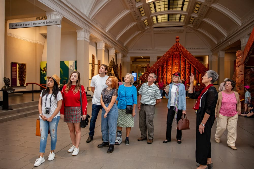 Musée commémoratif de la guerre d'Auckland - Découvrez le Musée commémoratif de la guerre d'Auckland, un trésor culturel en Nouvelle-Zélande présentant le patrimoine māori, l'histoire naturelle et des expositions militaires. Situé dans le magnifique Domaine d'Auckland, le musée propose des expositions interactives et des expériences captivantes pour tous les âges. Explorez l'histoire et la culture riches de la Nouvelle-Zélande dans cette destination emblématique. Musée commémoratif de la guerre d'Auckland - Image 1 sur 5