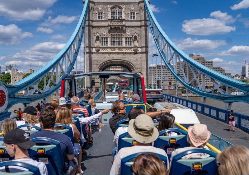 London Hop-On-Hop-Off Bus by Tootbus
