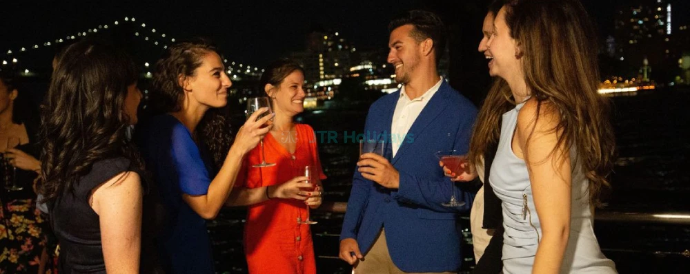 Bateaux New York Premier Plus Dinner Cruise - Luxury Dining on the Water - JTR Holidays - Image 4 of 5