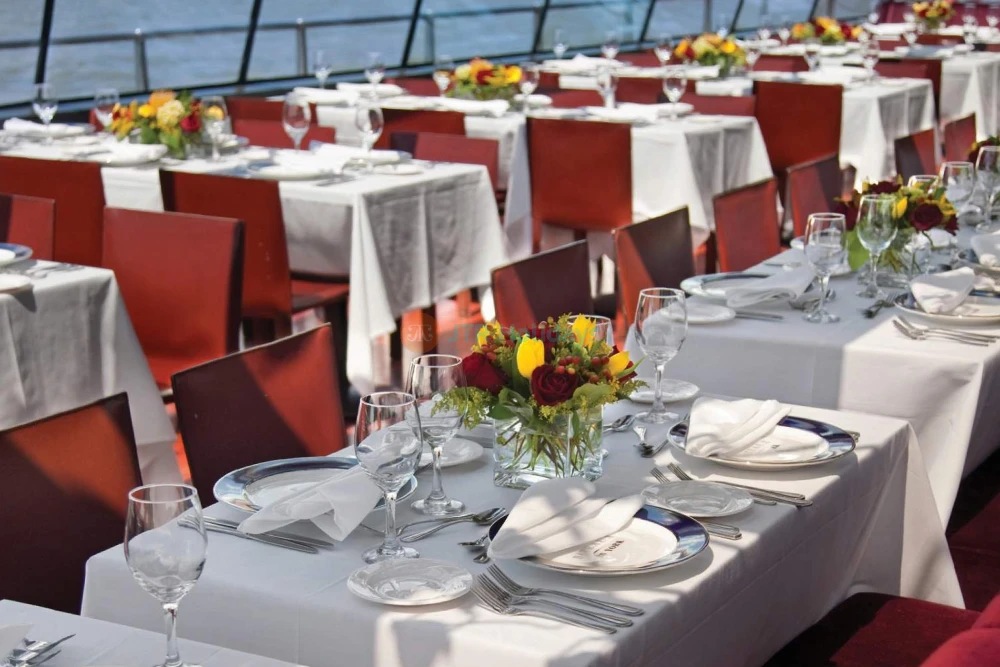 Bateaux New York Premier Plus Dinner Cruise - Luxury Dining on the Water - JTR Holidays - Image 6 of 9
