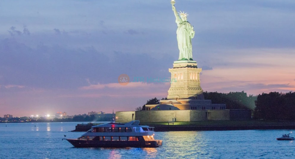 Statue of Liberty and Ellis Island - Guided Tour in New York - JTR Holidays - Image 1 of 5