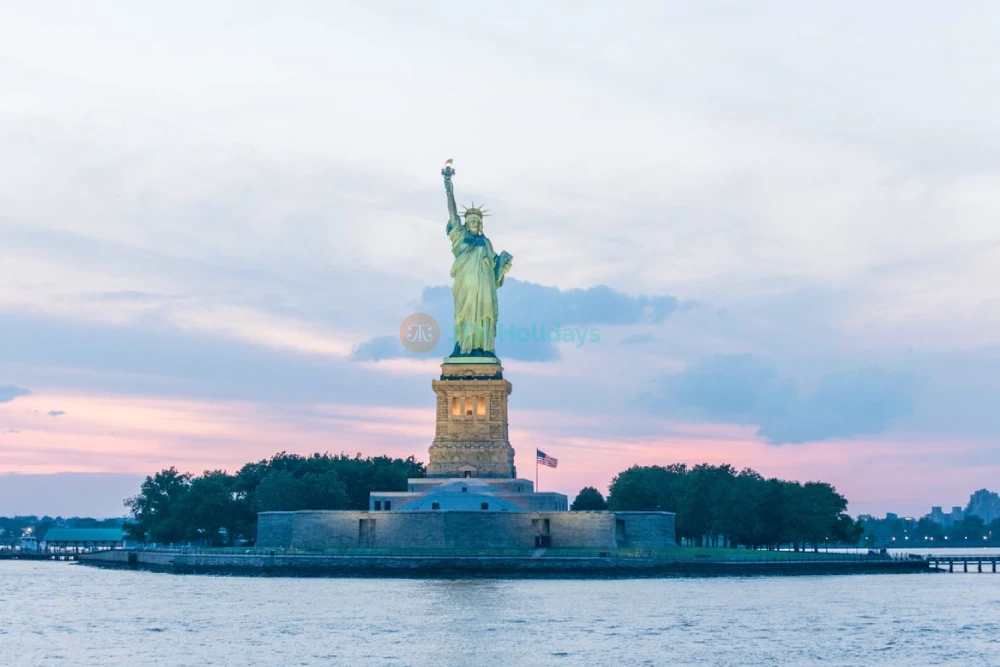 Statue of Liberty and Ellis Island - Guided Tour in New York - JTR Holidays