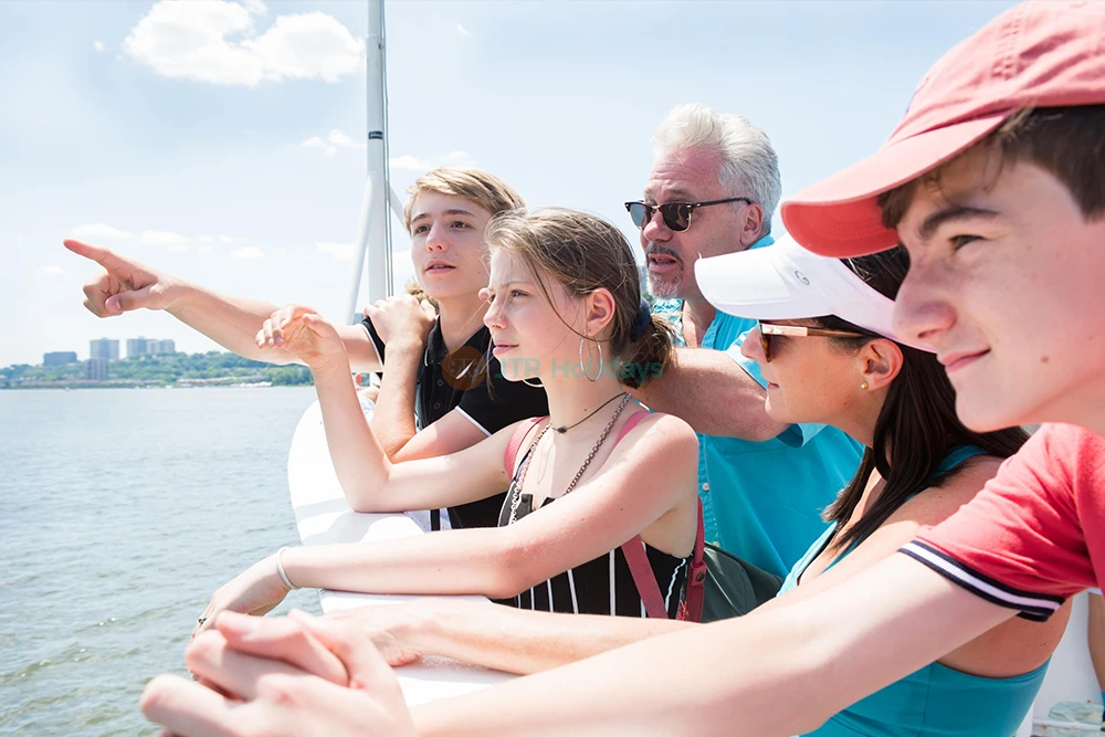 Statue of Liberty & Midtown Cruise - 1-Hour NYC Boat Tour - JTR Holidays
