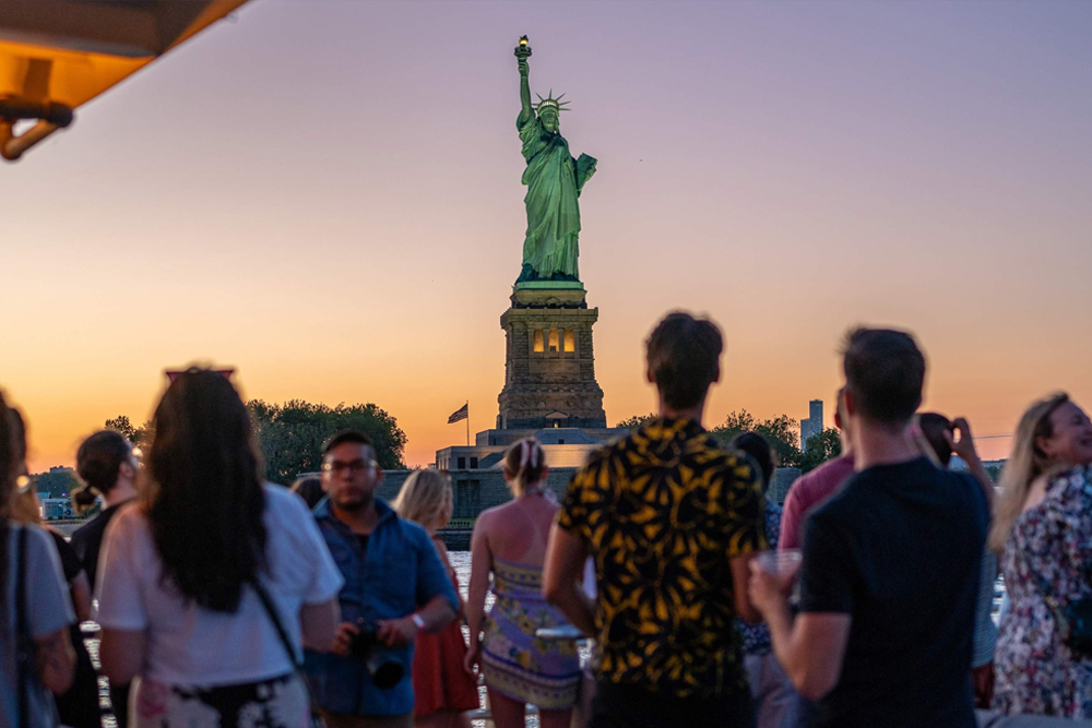 Круиз на закате с видом на Статую Свободы в Нью-Йорке - Image 4 of 5