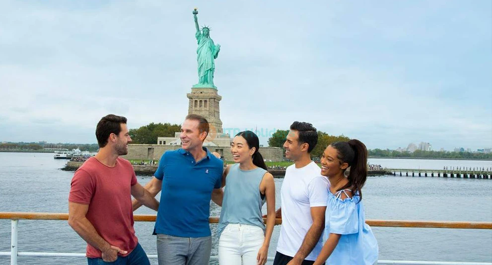 纽约市早午餐、午餐或晚餐自助餐河上游船 - 图片 1 的 5