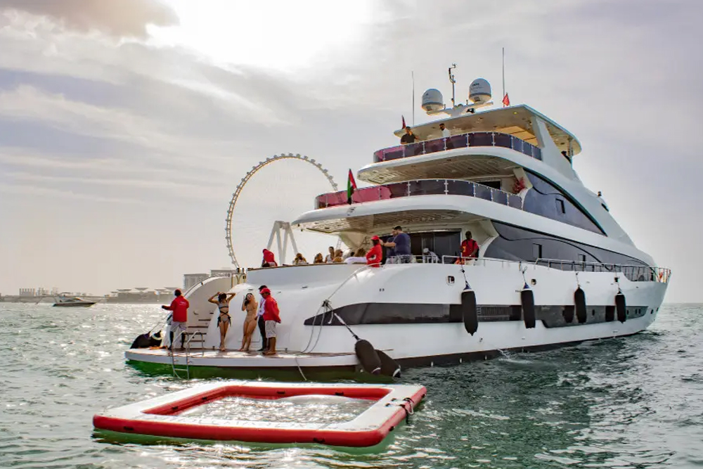 Super Yacht Experience in Dubai - Image 3 of 5