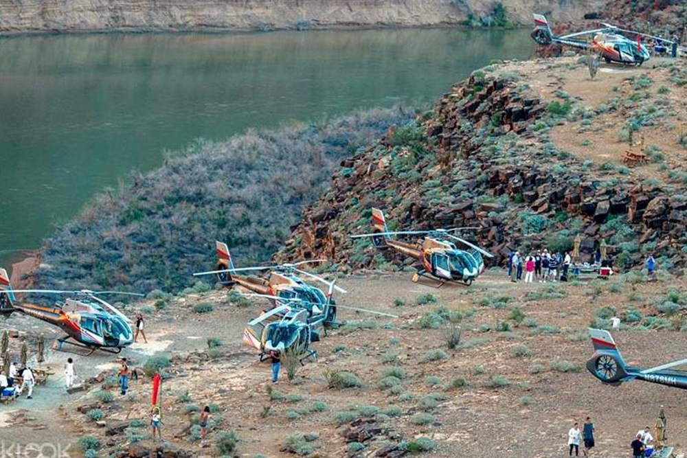 Grand Canyon Helicopter Flight Experience in Las Vegas - Image 4 of 5