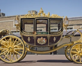 Royal Mews at Buckingham Palace | Visit the King’s Horses & Historic Carriages - JTR Holidays