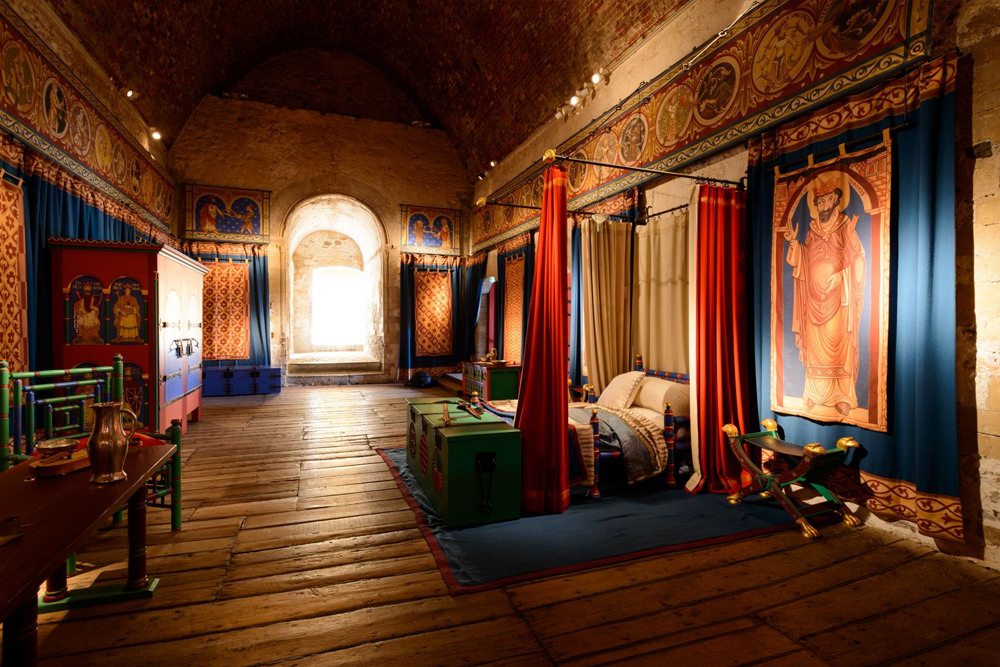 Entrada al Castillo de Dover en Londres - Visita el Castillo de Dover, uno de los monumentos históricos más famosos de Inglaterra. Reserva entradas en línea desde Londres para explorar túneles medievales, habitaciones reales y vistas panorámicas del Canal de la Mancha. Ahorra con la reserva anticipada y disfruta de un día completo de historia y aventura. Entrada al Castillo de Dover en Londres - Imagen 3 de 5