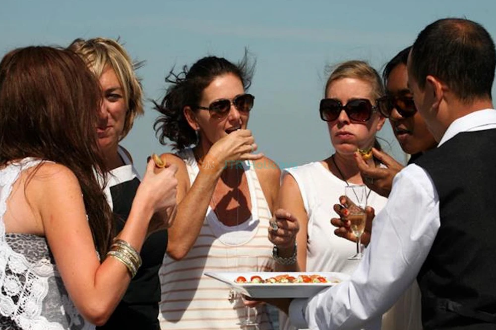 Evening Cruise on the River Thames - Image 8 of 11