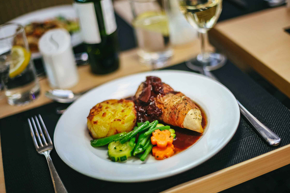 London Dinner Cruise on the River Thames - Image 9 of 10