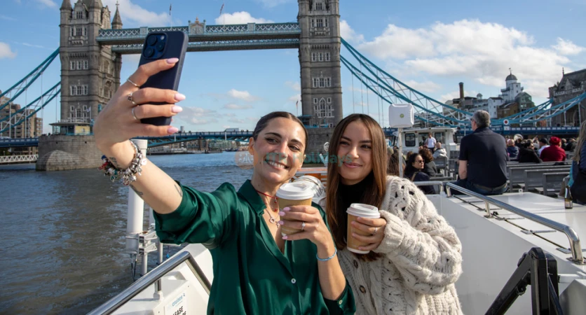 River Thames Cruise: Explore London’s Iconic Landmarks from the Water - JTR Holidays