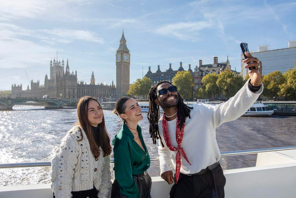 Thames River Sightseeing Cruises London Ticket - Experience the best of London with a River Thames Cruise, offering stunning views of famous landmarks like Big Ben, the Tower of London, and the London Eye. Enjoy a relaxing journey along the river on comfortable boats, with options for sightseeing, lunch, and evening cruises. Learn about the city’s history through informative commentary and capture unforgettable moments with unique perspectives of London. A must-do activity for anyone visiting the city. Thames River Sightseeing Cruises London Ticket - Image 3 of 5
