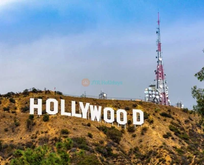 Full Day Grand Bus Tour in Los Angeles - Experience the best of Los Angeles in just one day with the "Explore LA in a Day" Grand Bus Tour. This comprehensive full-day tour takes you to iconic landmarks like Hollywood Boulevard, Beverly Hills, Santa Monica Pier, and Venice Beach, with expert guides providing fascinating insights along the way. Whether you're a first-time visitor or a local looking to rediscover the city, this tour is the perfect way to see all the must-see spots of LA in one unforgettable trip Full Day Grand Bus Tour in Los Angeles - Image 2 of 5