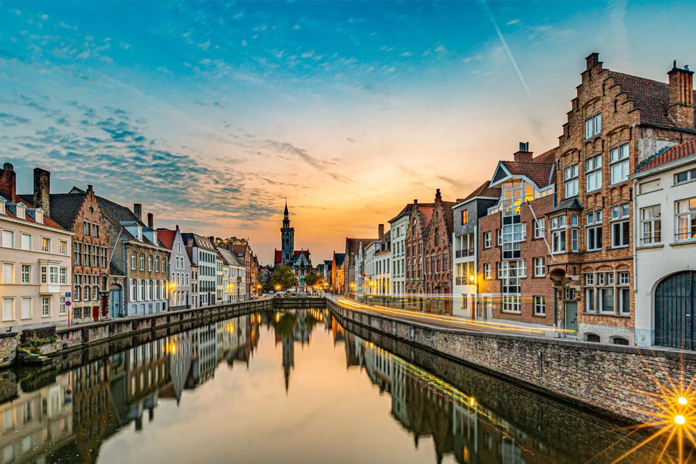 Explore Amsterdam & Paris – 6 Days Europe Tour Package with City Tours & More - JTR Holidays - Image 4 of 11