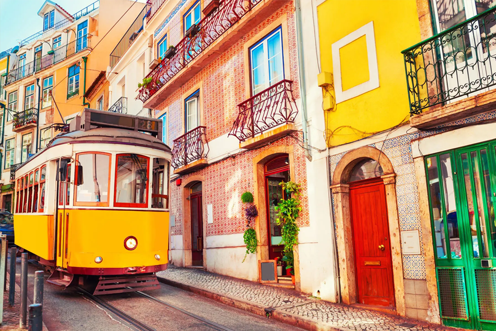 Descubre el Encanto de Lisboa, Madrid y Barcelona - Image 2 of 13