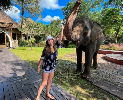 Billet pour le Parc Safari de Bali - Découvrez le Parc Safari de Bali, la principale destination animalière de Gianyar proposant des safaris guidés, des rencontres avec les éléphants et l'observation des dragons de Komodo. Explorez l'aquarium d'eau douce, assistez aux spectacles quotidiens d'animaux et vivez le palpitant Safari Nocturne en tram. Réservez votre billet coupe-file pour le Parc Safari de Bali dès aujourd'hui. Billet pour le Parc Safari de Bali - Image 2 sur 5
