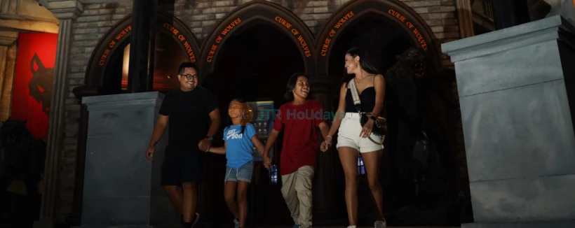 Billet Trans Studio Bali - Découvrez le parc d'attractions couvert Trans Studio Bali à Kuta. Réservez des billets coupe-file pour un divertissement non stop sur des attractions de classe mondiale, des montagnes russes sur le toit et des expériences de parapente virtuel. Profitez d'attractions adaptées aux familles, de spectacles en direct et d'un accès pratique aux restaurants et aux boutiques du Trans Studio Bali Mall. Réservez dès aujourd'hui votre aventure au Trans Studio Bali. Billet Trans Studio Bali - Image 4 sur 5