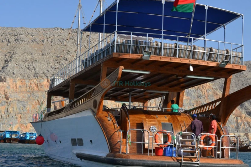 ムサンダム ステイケーション – ダウクルーズとヨットでの一泊滞在 - JTRホリデーズ - Image 7 of 8