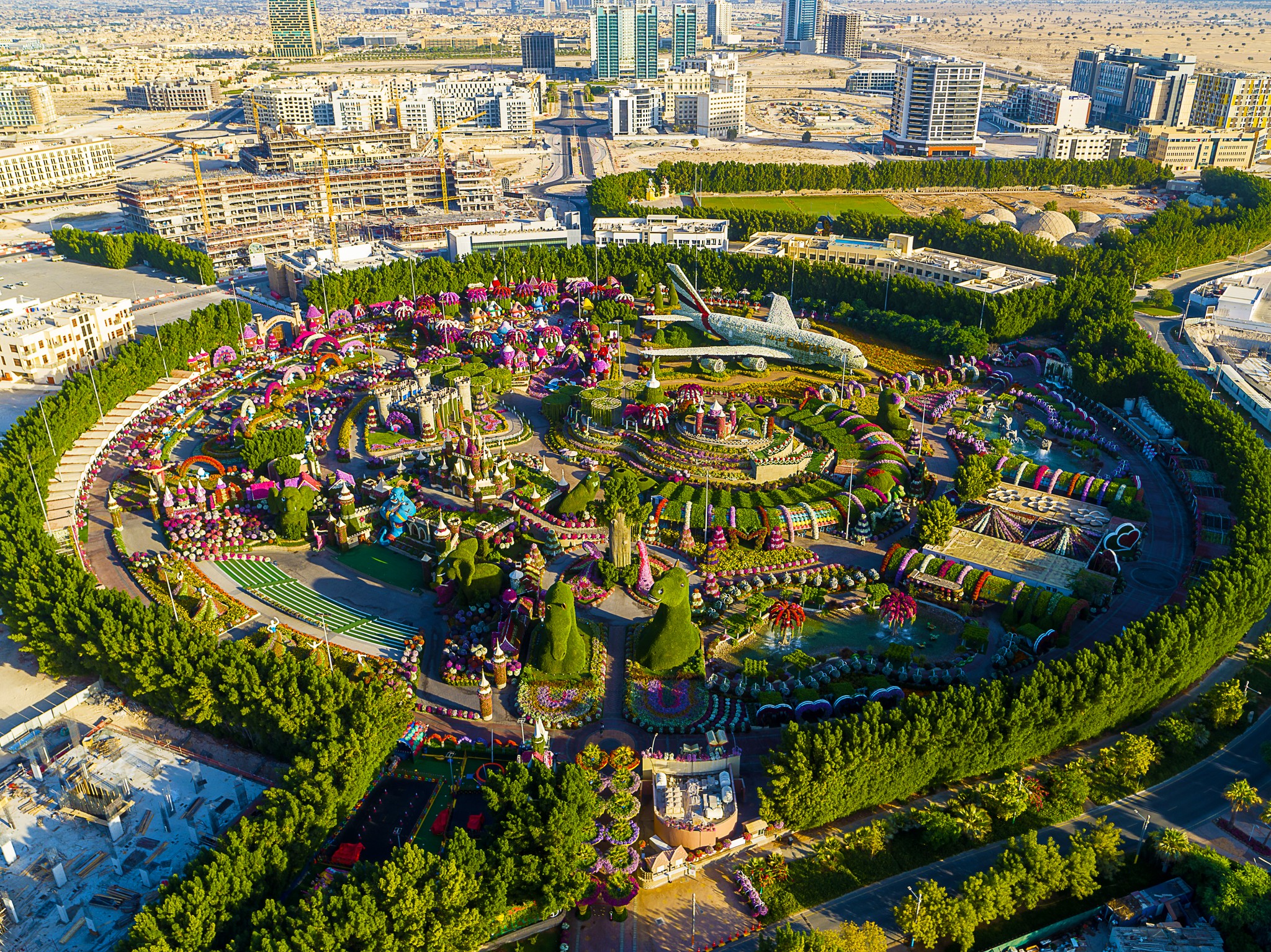 Miracle Garden Dubai - Miracle Garden Dubai is the world's largest natural flower garden which occupies over 72,000 Metres, location, timings, tickets Price entry fee, opening months. The beauty of Dubai is that you can find the attraction of your choice. If you feel hectic from the hustle and bustle of the city make your way to the miracle garden. Miracle Garden Dubai - Image 5 of 5