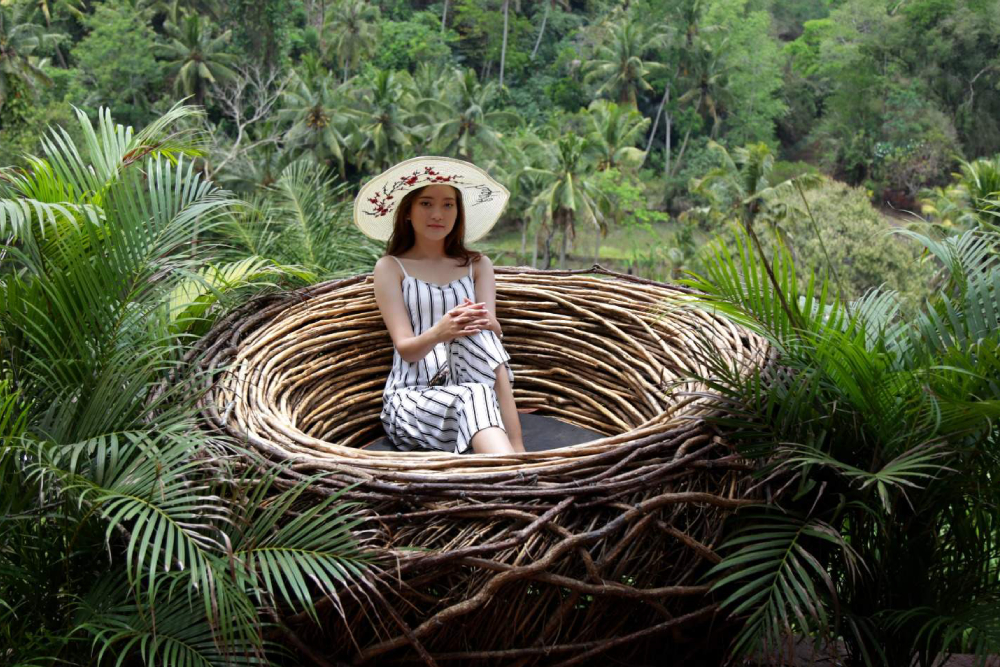 Entrada para Bali Swing de Picheaven - Descubre Picheaven Ubud Swing, el columpio en la selva imprescindible de Bali en Ubud. Deslízate sobre terrazas de arroz esmeralda en columpios individuales o tándem, captura fotos para Instagram en 11 puntos fotográficos y disfruta de traslados convenientes desde el hotel. Reserva tu entrada para el columpio de Bali hoy. Entrada para Bali Swing de Picheaven - Imagen 1 de 5