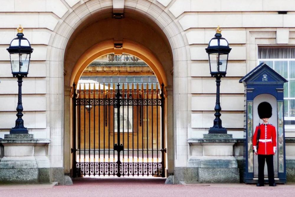 The King's Gallery, Buckingham Palace - Image 5 of 6