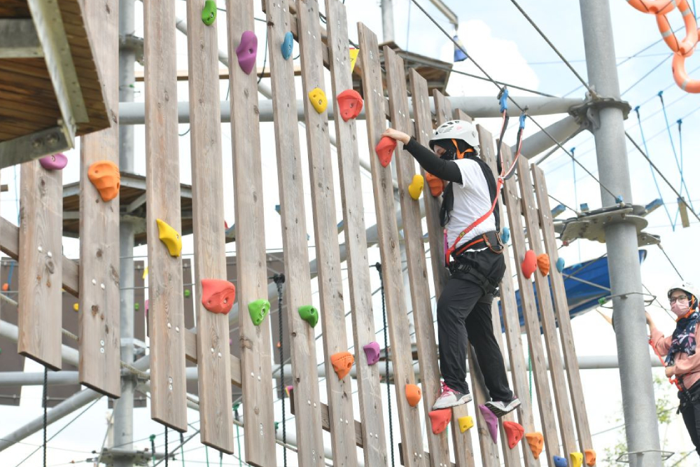 Discovery Park Ticket - Book your Discovery Park Gamuda Cove Admission with JTR Holidays for Malaysia’s top outdoor adventure: tackle the record-breaking rope course, soar on the Cove Aerobar panoramic skyride, enjoy kayaking, zipline, obstacle courses, and family-friendly water play in Gamuda Cove’s lush nature park. Discovery Park Ticket - Image 2 of 5