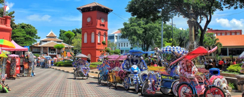 Excursion d'une journée complète à Malacca depuis Kuala Lumpur - Découvrez l'excursion d'une journée idéale à Malacca depuis Kuala Lumpur avec JTR Vacances : explorez des sites du patrimoine mondial de l'UNESCO tels que la forteresse A'Famosa, la Dutch Square & Stadthuys, et le temple Cheng Hoon Teng ; flânez dans la vibrante rue Jonker pour déguster la cuisine peranakan, le cendol et les boules de riz au poulet ; profitez d'une croisière pittoresque sur la rivière de Malacca ; et découvrez l'histoire coloniale portugaise et néerlandaise. Cette excursion de KL à Malacca inclut les transferts depuis l'hôtel, les commentaires d'un guide expert et une réservation sans tracas : réservez votre visite touristique de Malacca dès aujourd'hui. Excursion d'une journée complète à Malacca depuis Kuala Lumpur - Image 4 sur 5