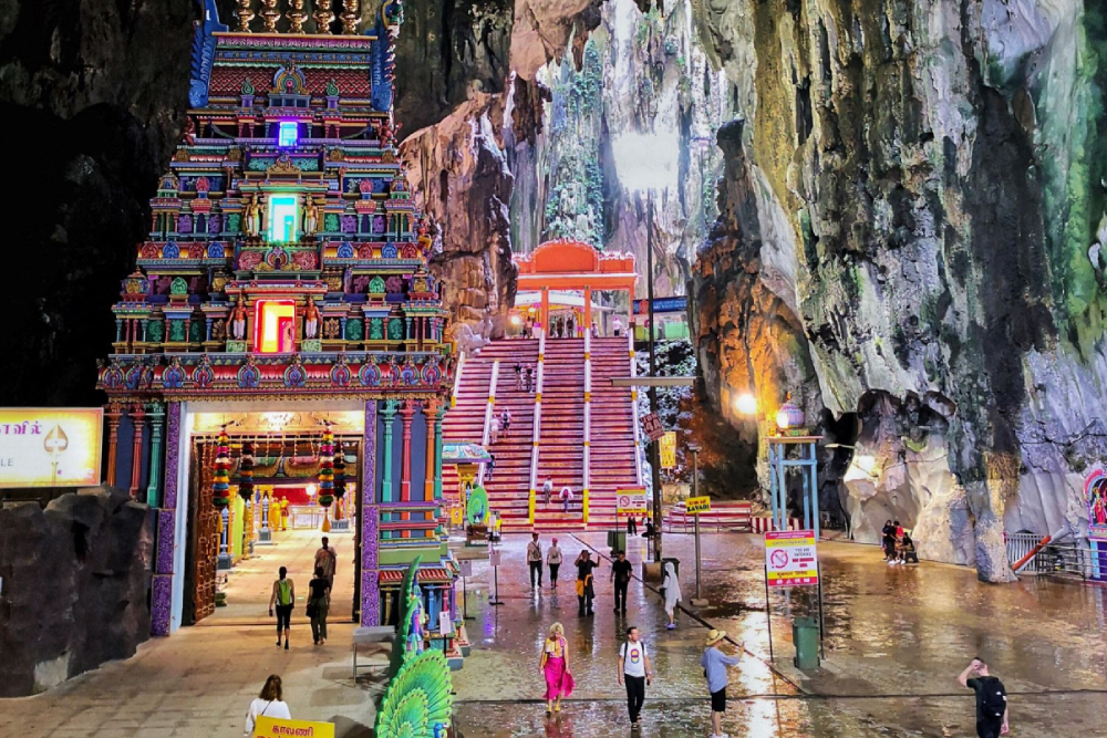 Batu Caves and Kuala Lumpur Countryside Tour - Image 5 of 6