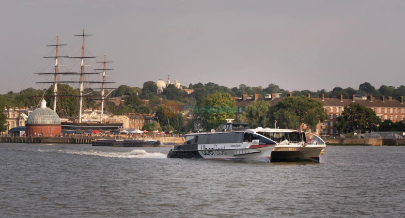 River Thames Hop-On Hop-Off by Thames Clippers - JTR Holidays