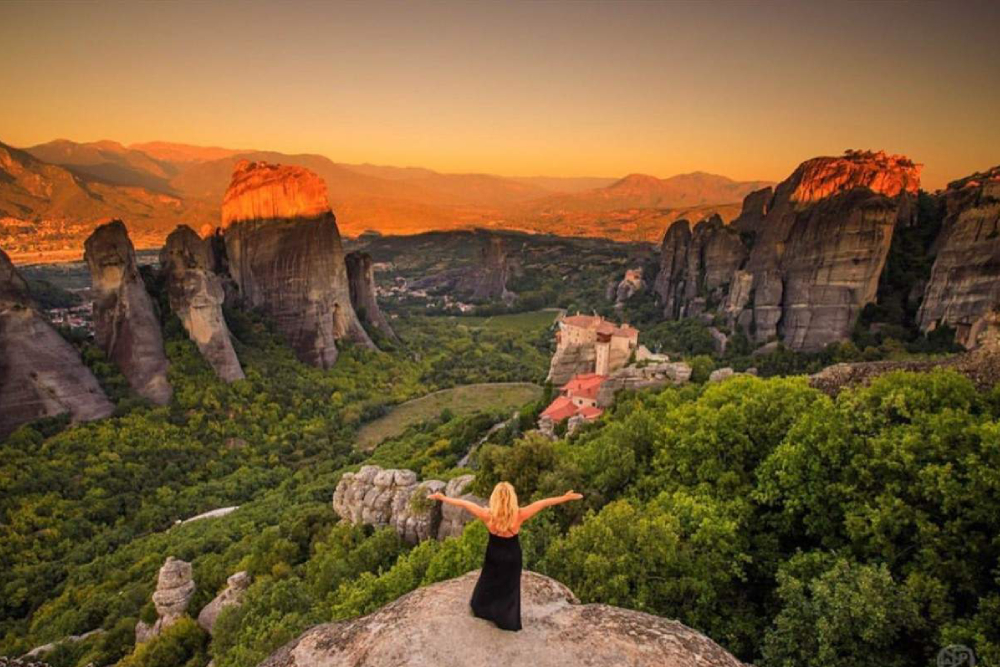 Meteora 1 Day Tour From Athens With Optional Lunch By Bus - Image 3 of 5