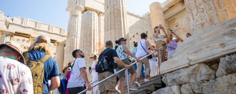 Early Access to the Acropolis and Parthenon Walking Tour - Skip the line early access Acropolis & Parthenon walking tour in Athens. Pre-opening, small group guided exploration of ancient Greek history at UNESCO World Heritage sites, with expert commentary, panoramic city views, and prime photo opportunities. Early Access to the Acropolis and Parthenon Walking Tour - Image 4 of 5