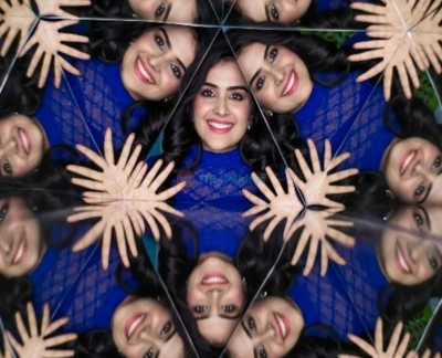 Museum der Illusionen Athen - Entdecken Sie das Museum der Illusionen Athen: interaktive optische Täuschungen, Wirbeltunneln, Ames-Raum, Unendlichkeitsraum und immersive VR-Ausstellungen. Perfekt für Familien, Paare & Instagram-Fotografie. Museum der Illusionen Athen - Bild 2 von 5