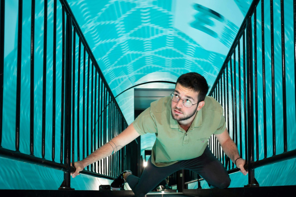 Museum Of Illusions Athens - Explore the Museum of Illusions Athens: interactive optical illusions, vortex tunnel, Ames Room, Infinity Room, and immersive VR exhibits. Perfect for families, couples & Instagram photography. Museum Of Illusions Athens - Image 4 of 5