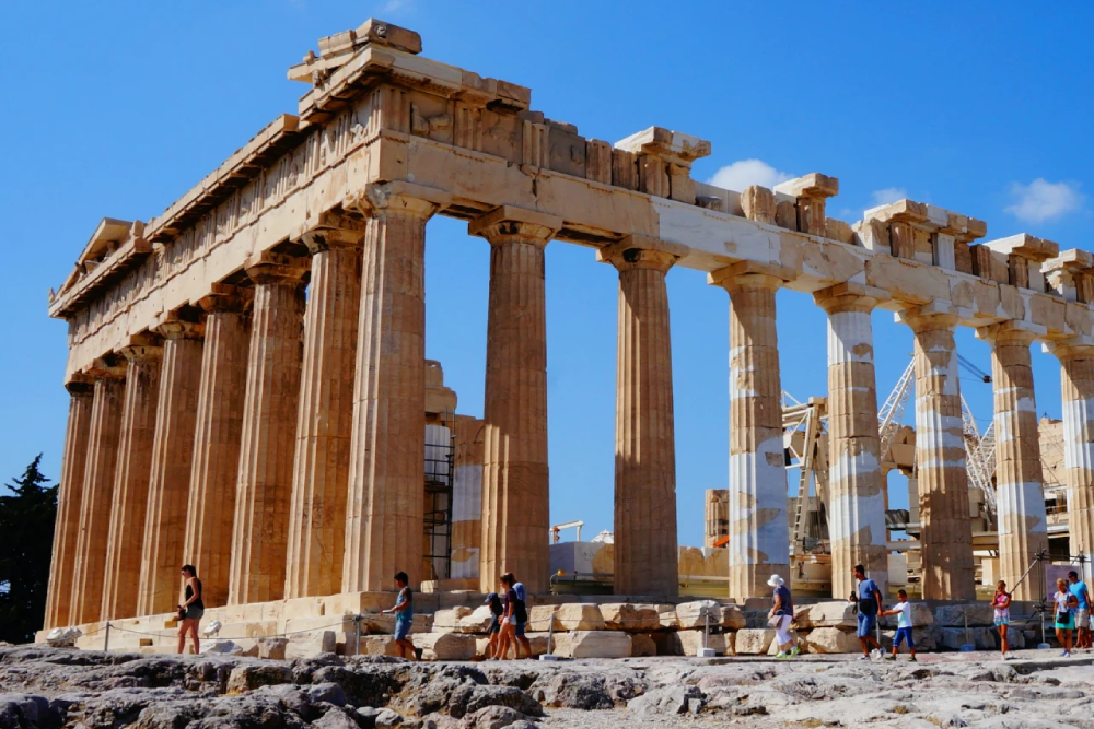 جولة إرشادية في الأكروبوليس في أثينا - جولة مشي إرشادية في الأكروبوليس في أثينا مع خدمة تخطي الطابور يقودها عالم آثار محلي خبير. اكتشف البارثينون، الإريختيون، البروبايليا وتاريخ اليونان القديمة. تجربة لموقع مدرج في قائمة اليونسكو لمجموعة صغيرة، إطلالات بانورامية على أثينا، رؤى أسطورية، وعجائب معمارية. جولة إرشادية في الأكروبوليس في أثينا - صورة 2 من 5
