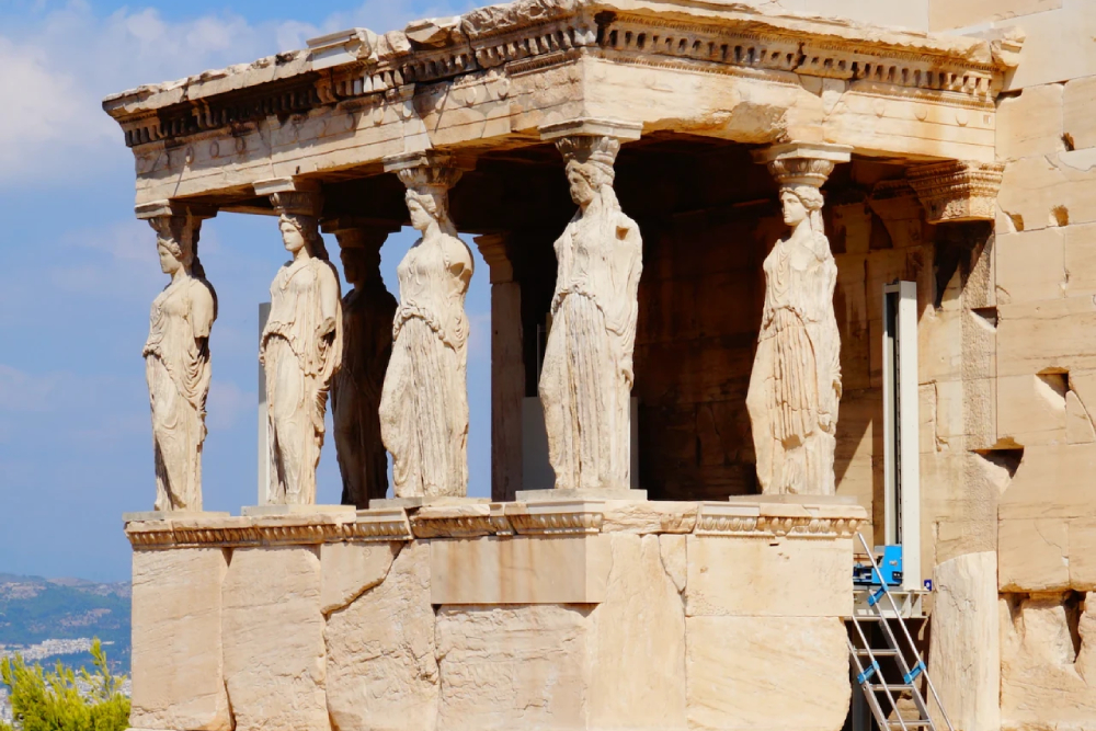 جولة إرشادية في الأكروبوليس في أثينا - جولة مشي إرشادية في الأكروبوليس في أثينا مع خدمة تخطي الطابور يقودها عالم آثار محلي خبير. اكتشف البارثينون، الإريختيون، البروبايليا وتاريخ اليونان القديمة. تجربة لموقع مدرج في قائمة اليونسكو لمجموعة صغيرة، إطلالات بانورامية على أثينا، رؤى أسطورية، وعجائب معمارية. جولة إرشادية في الأكروبوليس في أثينا - صورة 5 من 5