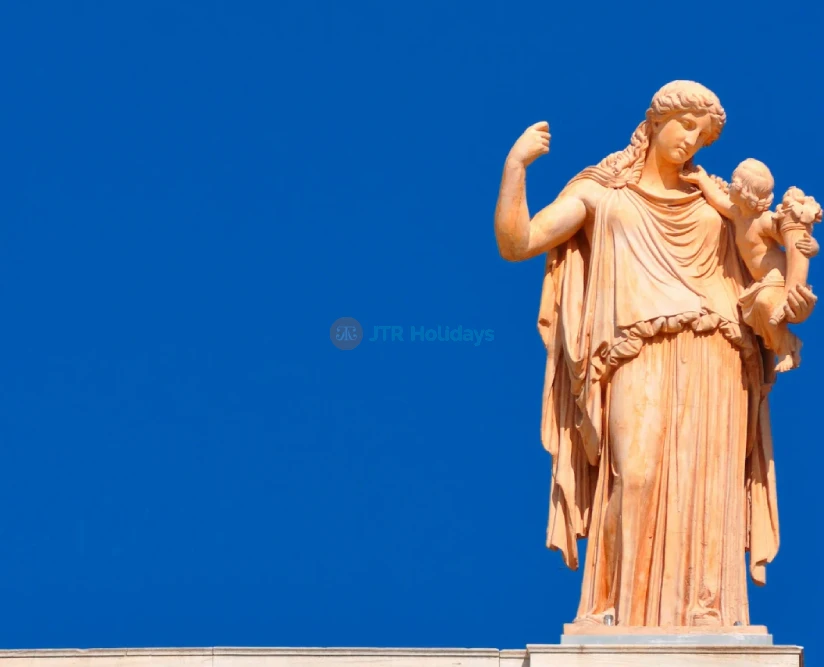 Museo Nacional de Arqueología - Image 5 of 6