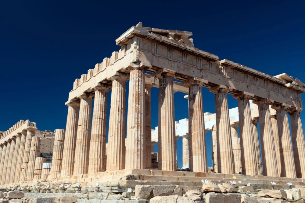 Tour Guiado por la Tarde a la Acrópolis de Atenas y el Partenón - Evite las colas en el tour guiado a pie por la tarde de la Acrópolis de Atenas con un guía experto. Descubra el Partenón, los Propileos, el Erecteion y el Templo de Atenea Niké, disfrute de vistas panorámicas de Atenas, conocimientos sobre historia antigua y comentarios en grupo pequeño para una experiencia inolvidable de turismo a última hora de la tarde. Tour Guiado por la Tarde a la Acrópolis de Atenas y el Partenón - Imagen 1 de 5