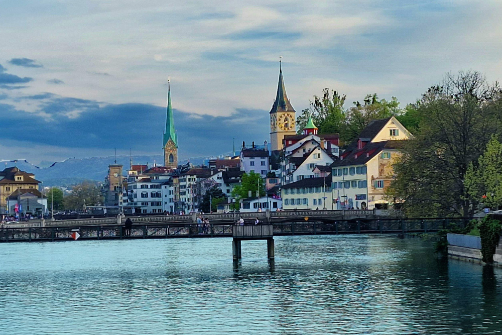 Tour en autobús turístico por Zúrich con entrada y paseo guiado por la Ciudad Vieja - Image 3 of 9