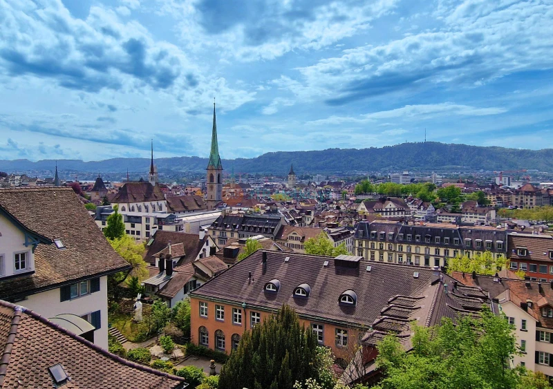 Zurich Sightseeing Bus Tour with Guided Old Town Walk Ticket