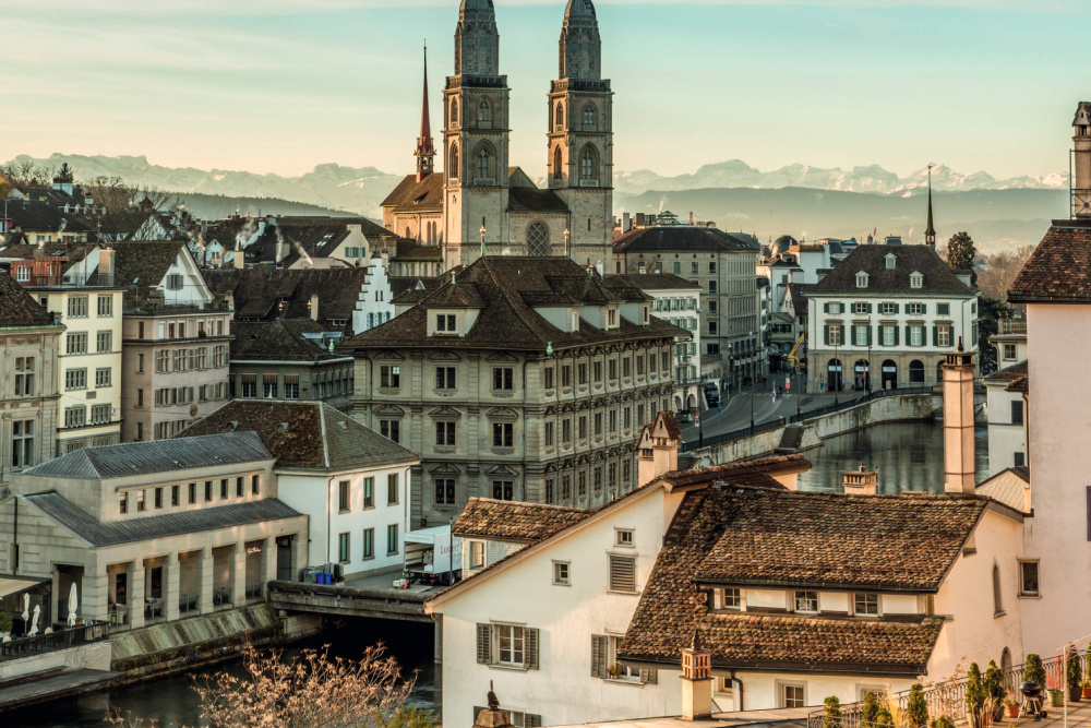 Tour por la ciudad de Zúrich con ticket para ferry y teleférico Felsenegg - Imagen 1 de 5