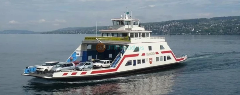 Visite de Zurich avec ferry et billet pour le téléphérique de Felsenegg - Explorez Zurich avec la Visite de Zurich incluant une traversée en ferry pittoresque sur le lac de Zurich et une montée en téléphérique spectaculaire jusqu'à Felsenegg. Découvrez les principales attractions de Zurich, flânez dans la vieille ville médiévale et profitez de vues panoramiques sur les Alpes suisses. Réservez avec JTR Vacances pour une expérience touristique inoubliable à Zurich combinant culture, nature et histoire en une seule visite guidée. Parfait pour les visiteurs venant pour la première fois et les amoureux de la nature. Visite de Zurich avec ferry et billet pour le téléphérique de Felsenegg - Image 3 sur 5