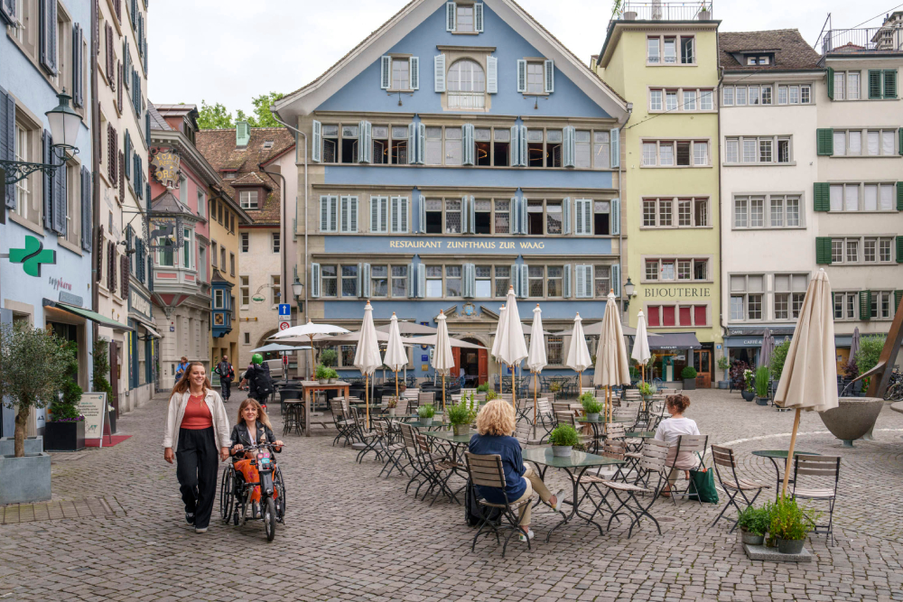 Tour por la ciudad de Zúrich con ticket para ferry y teleférico Felsenegg - Imagen 4 de 5