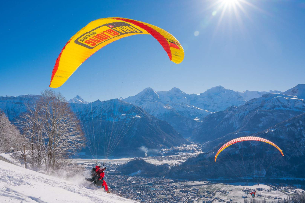 Tandem Paragliding Experience in Interlaken from Zurich - Image 1 of 5