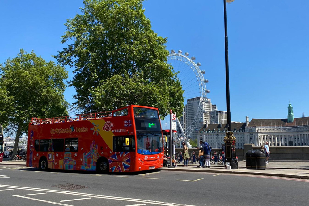 City Sightseeing London Hop-on Hop-off Bus Tour - Discover London’s top attractions with the City Sightseeing Hop On Hop Off Bus Tour. Enjoy unlimited travel across multiple routes and stops, including landmarks like Tower Bridge, Hyde Park, Big Ben, and Buckingham Palace. Travel at your own pace with flexible boarding and multilingual audio commentary. Perfect for first time visitors and tourists wanting to explore London’s rich history, iconic architecture, and cultural highlights. Book your open top, double decker bus pass today and experience panoramic city views with convenient, all day access. Ideal for families, solo travellers, and group tours. City Sightseeing London Hop-on Hop-off Bus Tour - Image 3 of 5