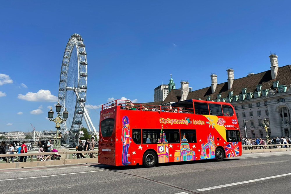 City Sightseeing London Hop-on Hop-off Bus Tour - Discover London’s top attractions with the City Sightseeing Hop On Hop Off Bus Tour. Enjoy unlimited travel across multiple routes and stops, including landmarks like Tower Bridge, Hyde Park, Big Ben, and Buckingham Palace. Travel at your own pace with flexible boarding and multilingual audio commentary. Perfect for first time visitors and tourists wanting to explore London’s rich history, iconic architecture, and cultural highlights. Book your open top, double decker bus pass today and experience panoramic city views with convenient, all day access. Ideal for families, solo travellers, and group tours. City Sightseeing London Hop-on Hop-off Bus Tour - Image 4 of 5