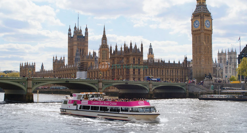 River Thames Sightseeing Cruise | Iconic London Landmarks by Boat - JTR Holidays