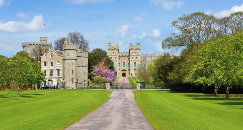 Windsor Castle Half Day Tour from London | Audio Guide Included - JTR Holidays
