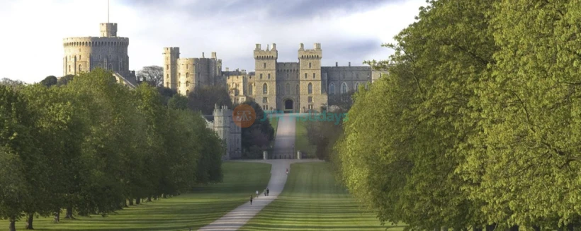 Windsor Castle Half Day Tour from London with Audio Guide - Experience a captivating half day tour from London to Windsor Castle, including an insightful audio guide. Discover royal history, stunning architecture, and beautiful gardens in one of the world’s oldest inhabited castles. Perfect for history lovers and day trippers alike. Windsor Castle Half Day Tour from London with Audio Guide - Image 4 of 5