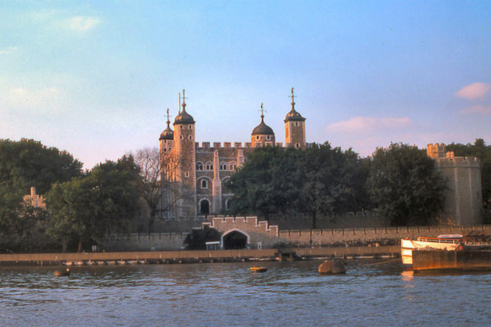 Open Top Vintage Bus Tour and River Thames Cruise - Image 5 of 5